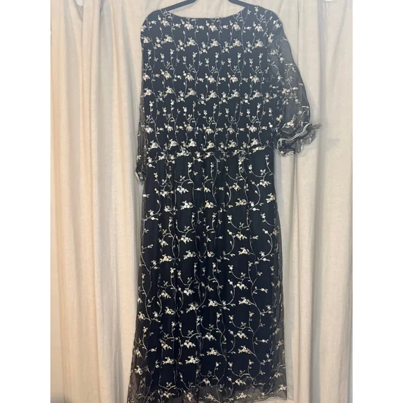 Bloomchic midi Dress - Picture 7 of 7